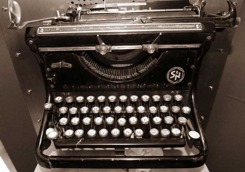 old-typewriter